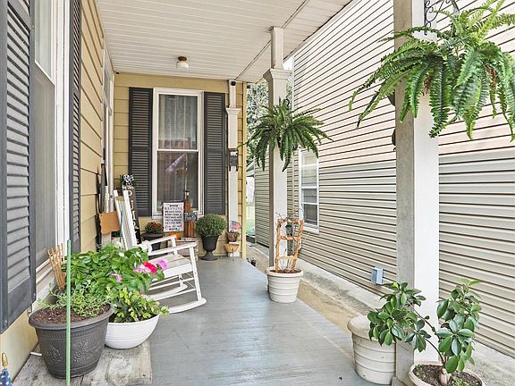 4th image of 141 W King St