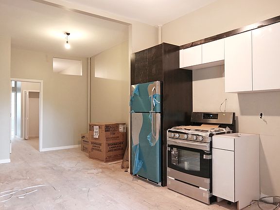 4th image of 18 Irving Ave APT 1C