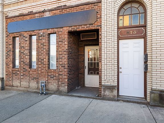 4th image of 813 Broadway Ave