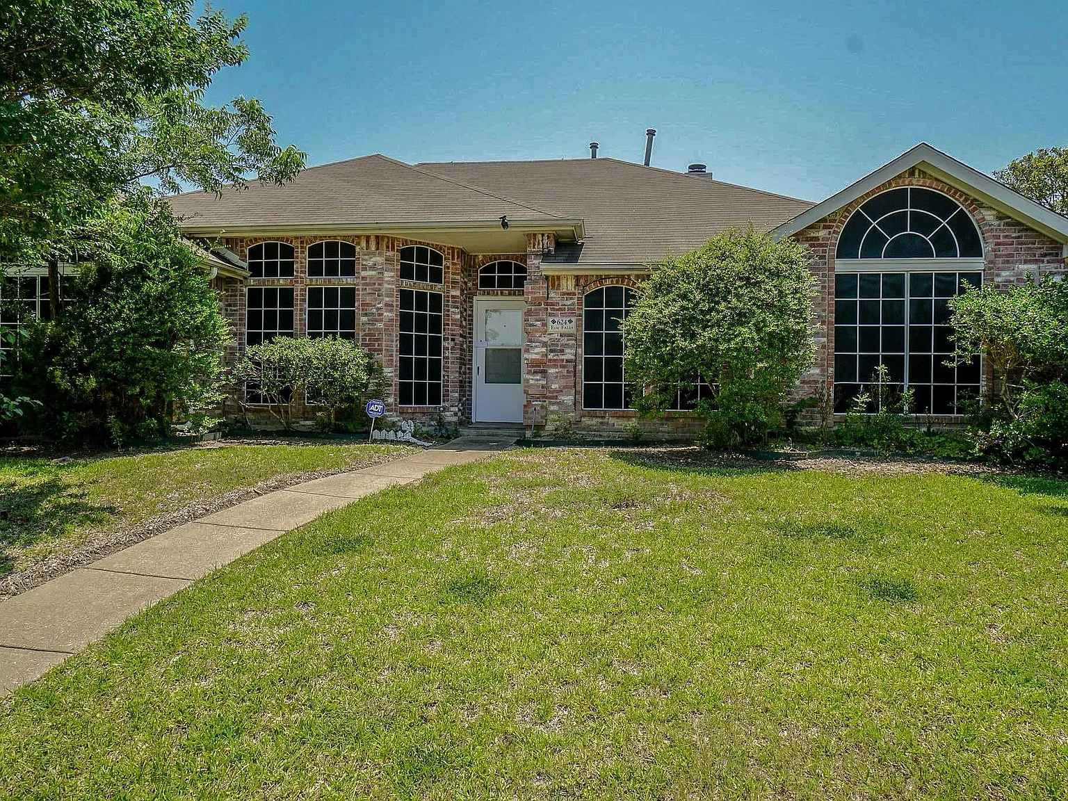 4 bed, 2444 sqft, $2,600 — Photo 1