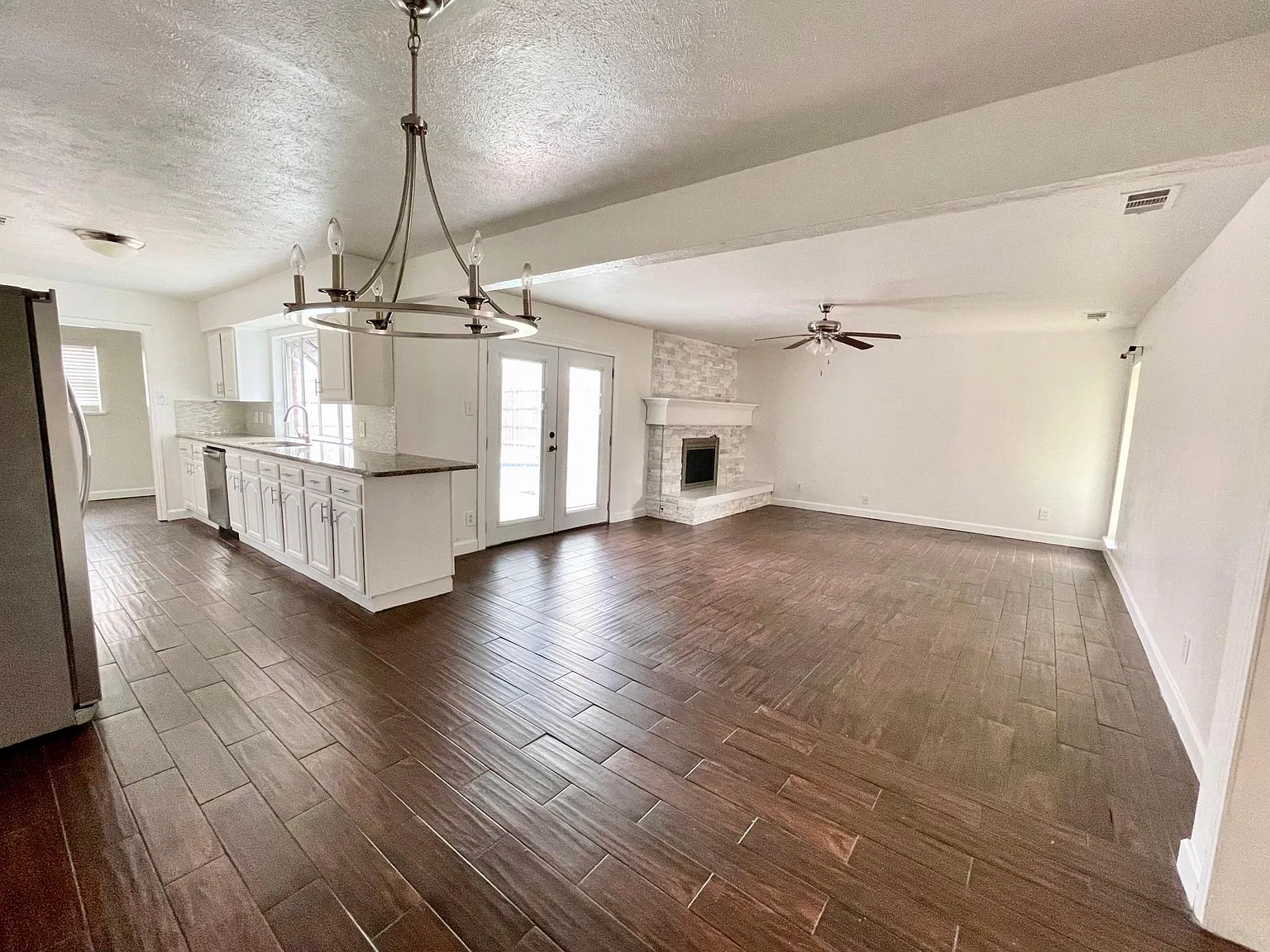 4 bed, 2155 sqft, $2,950 — Photo 4