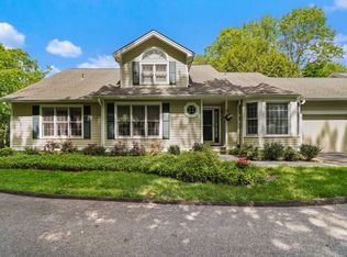 24 Wells Ln, Mount Kisco, NY 10549