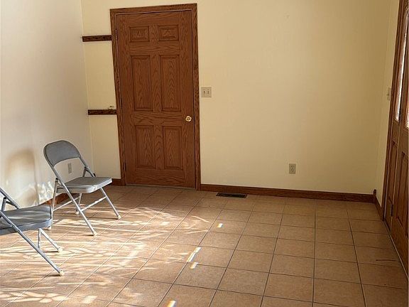 5th image of 593 County Road 1100 N