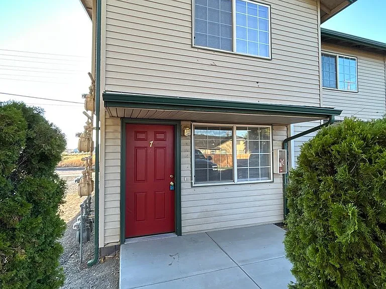 123 W Antler Ave — Photo 2
