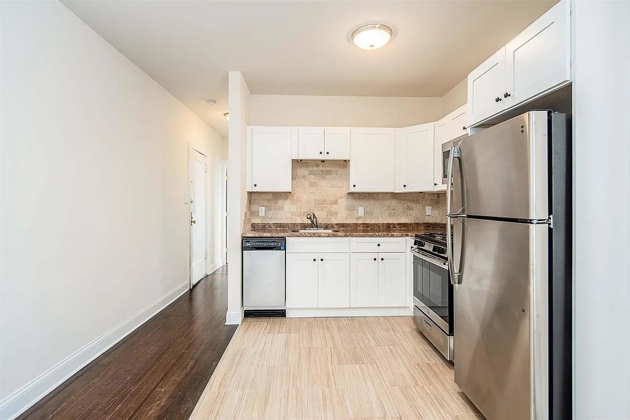 1 bed, 1.0 bath, 600 sqft, $2,000 — Photo 2