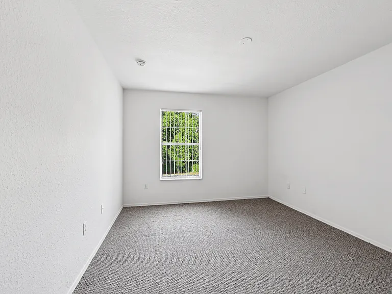 Sand Lake Pointe Apartments — Photo 20