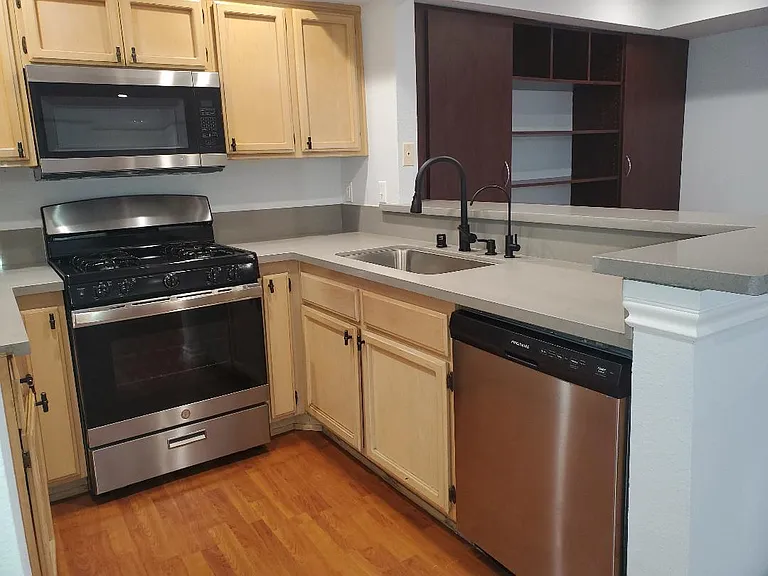 10119 Pinewood Ave — Photo 10