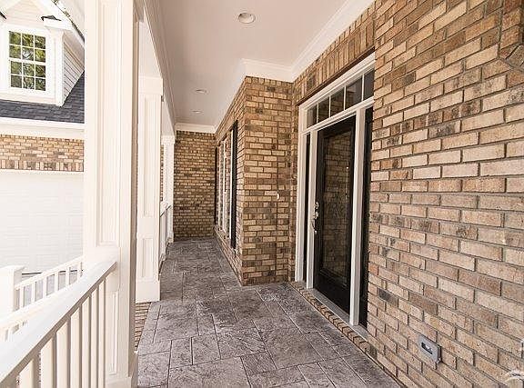 2nd image of 2887 Irwin Dr