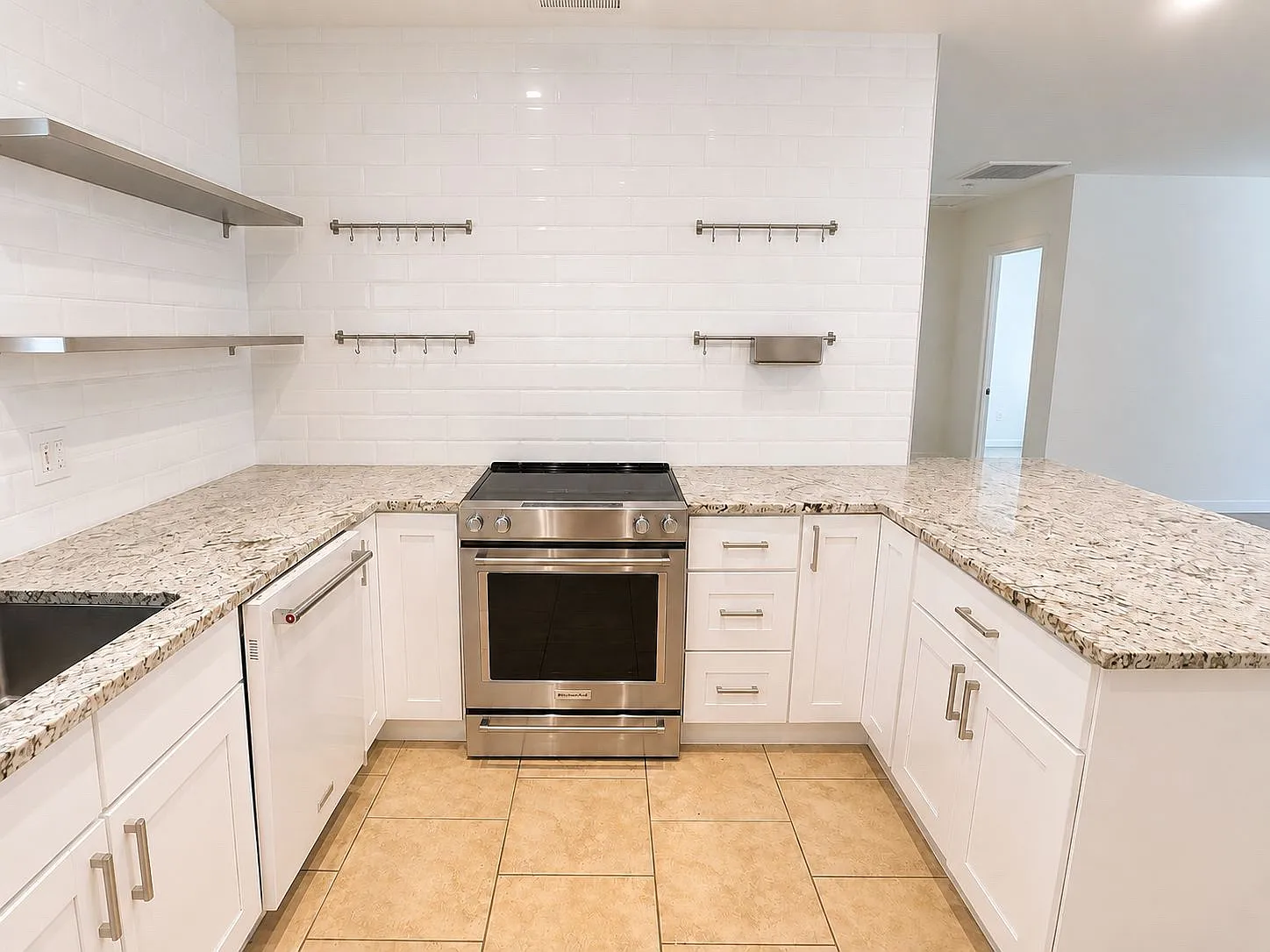 2 bed, 900 sqft, $2,200 — Photo 4