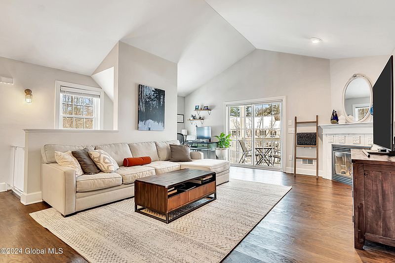 4th image of 14 Ellis Avenue #8