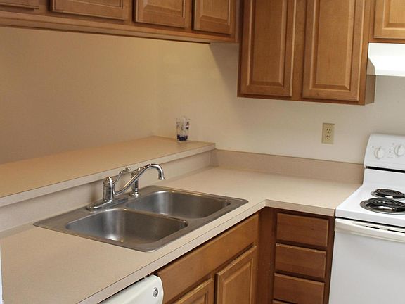 2nd image of 3000 Sir Hamilton Cir #2