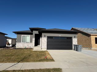 722 W Walnut Bark Ln #B, Mapleton, UT 84664