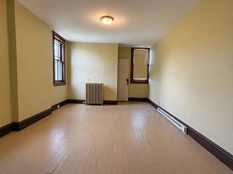 110 E High St #3B — Photo 2