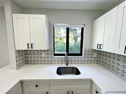 4th image of 19 NW 52nd St #23