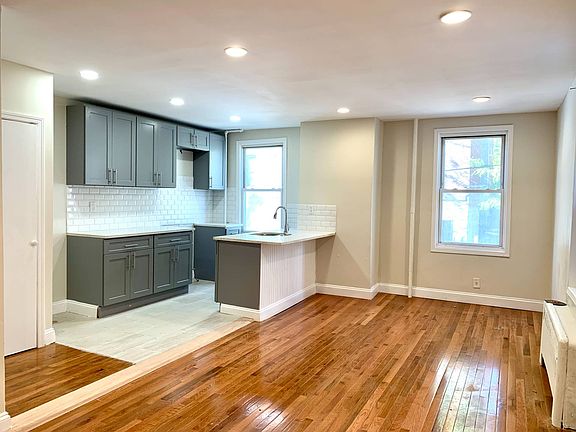 5th image of 3645 Olinville Ave #3F