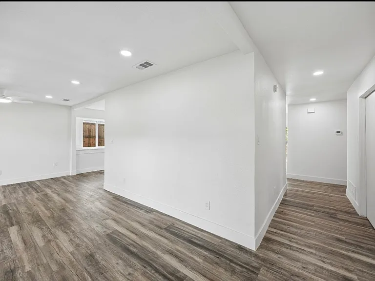 913 Filmore Dr — Photo 4