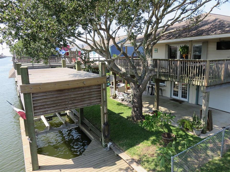 1st image of 231 Barracuda St