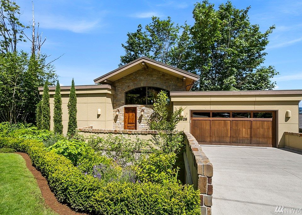 1st image of 11928 Lakeside Pl NE