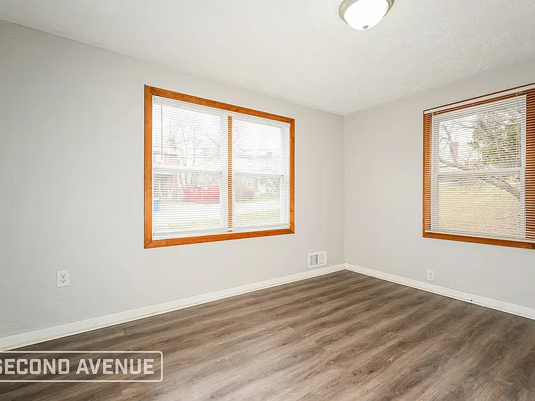 154 Collins Dr — Photo 9