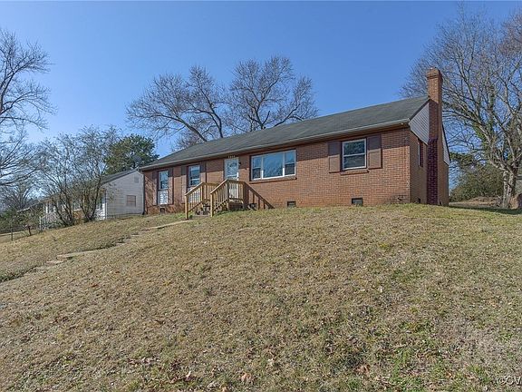 2nd image of 3030 Glenan Dr