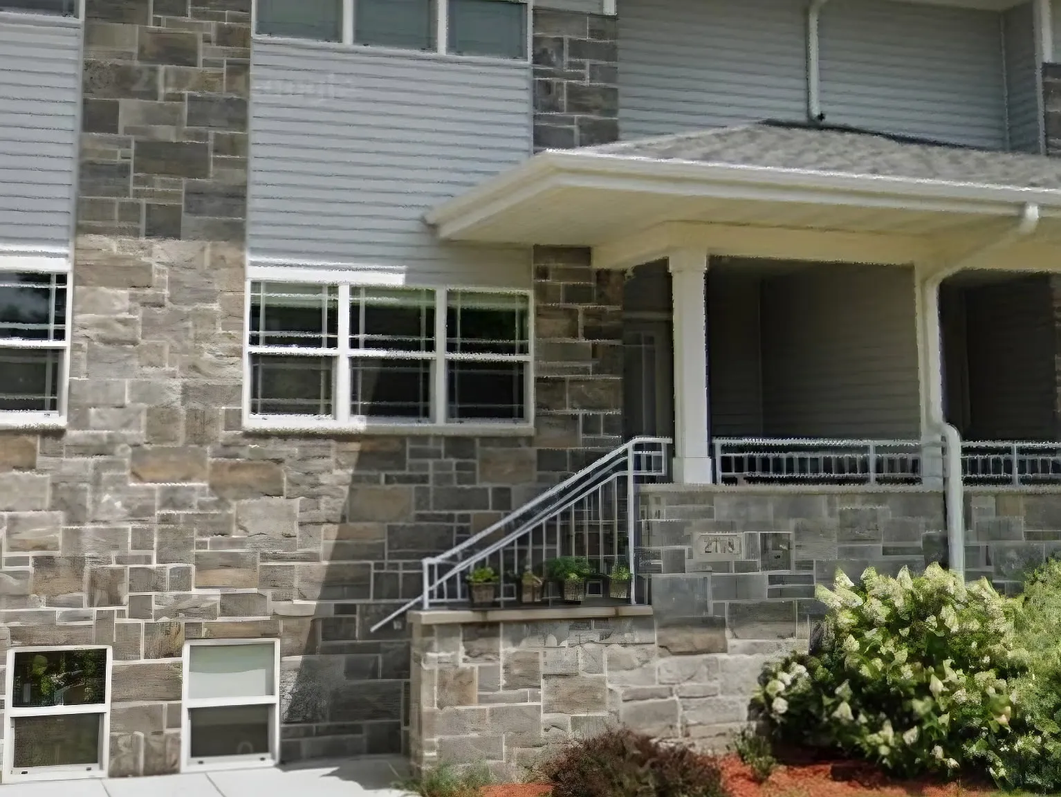3 bed, 3.5 bath, 2100 sqft, $2,600 — Photo 1