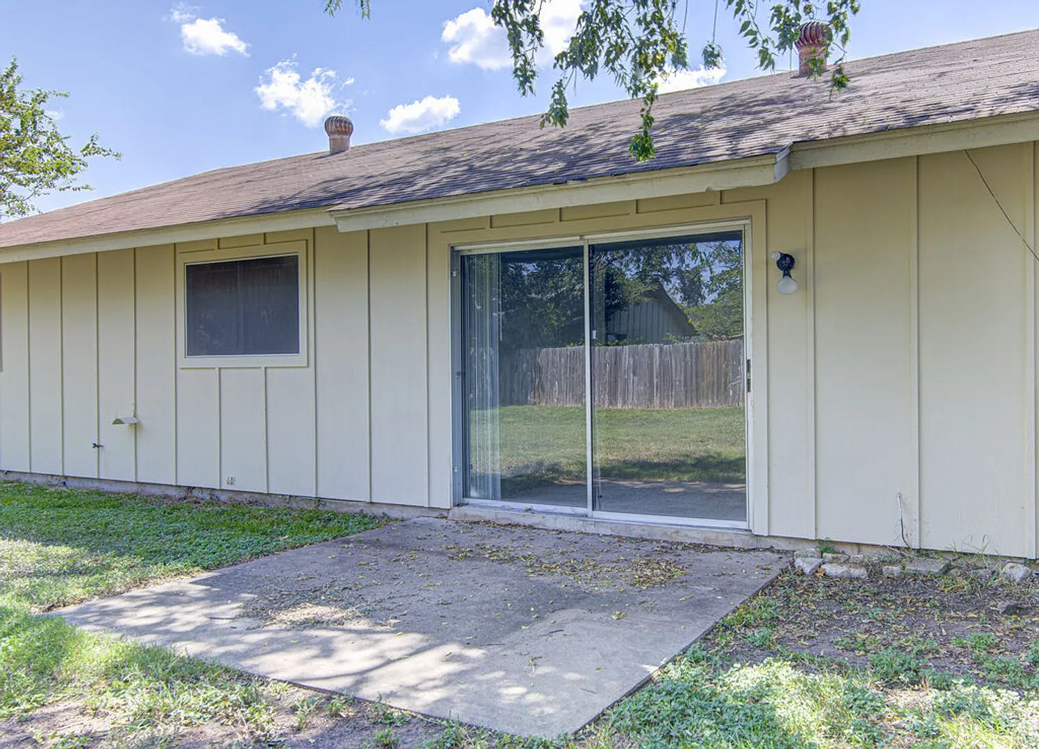 Charming 3 Bed / 2 Bath Home in a Prime Northwest Austin Location! — Photo 3