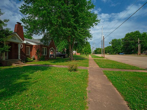 5th image of 901 W Canadian Ave