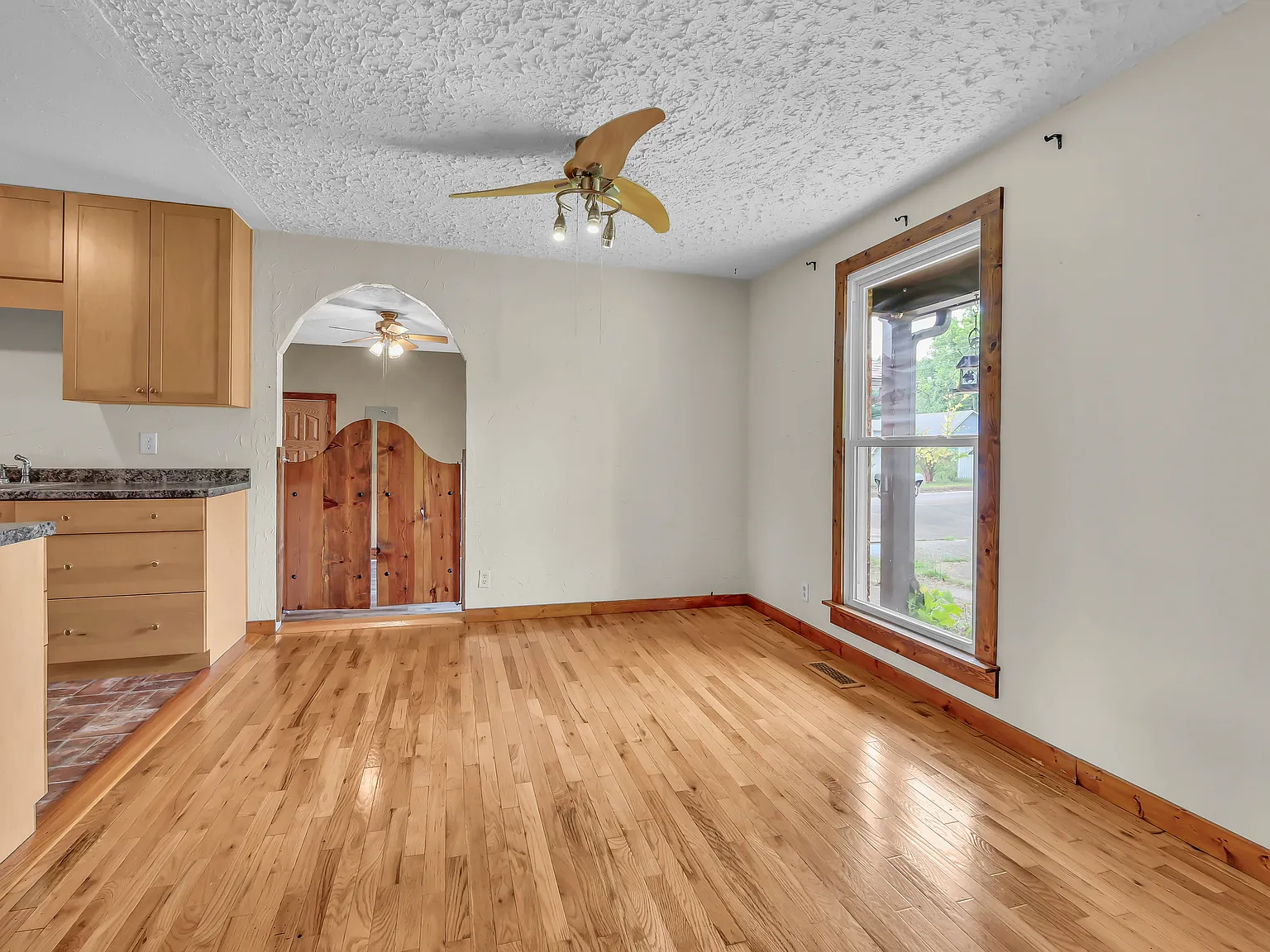 3 bed, 1644 sqft, $2,000 — Photo 3