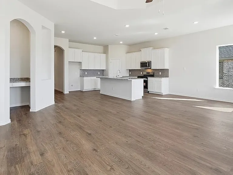 8428 Radiant St — Photo 7