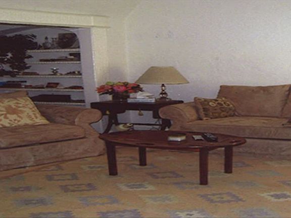 5th image of 870 N Doheny Dr