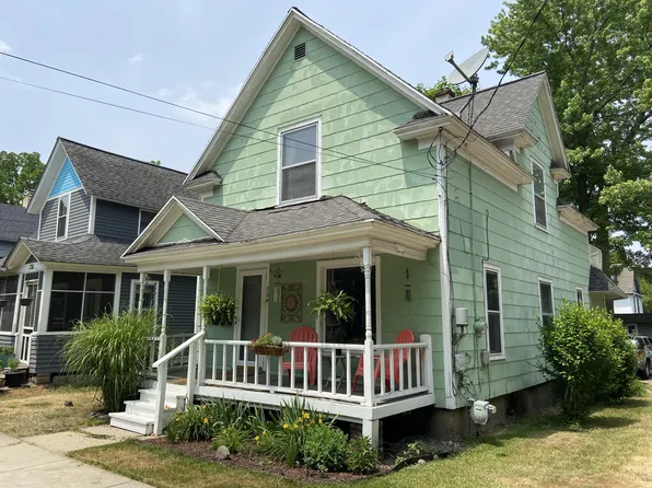 724 McCourtie St, Kalamazoo, MI 49008