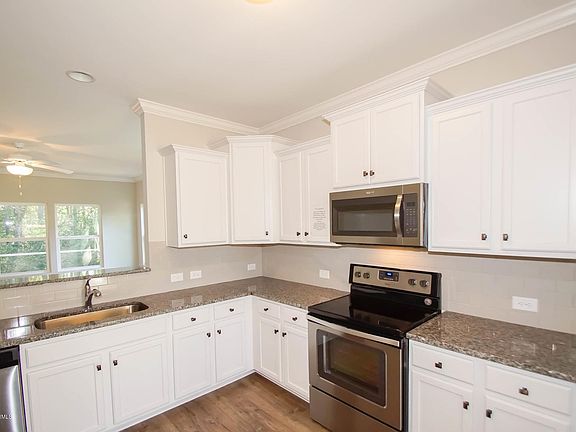 3rd image of 4760 Yellowood Dr
