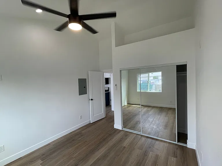 454 Delaware St — Photo 8