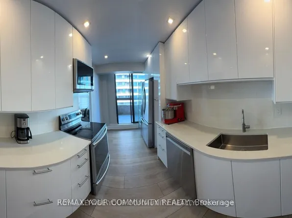 80 Quebec Ave #811, Toronto, ON M6P 4B7