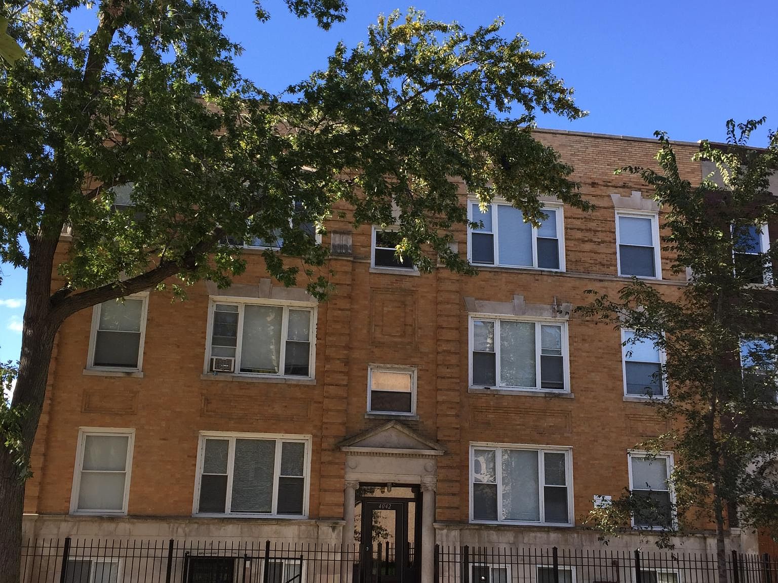 4042 S Calumet Ave APT 2S, Chicago, IL 60653 Zillow