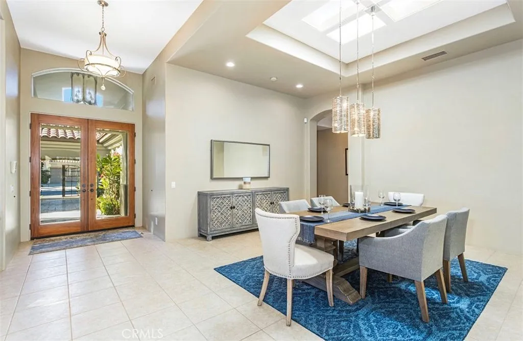3 bed, 3.5 bath, 3100 sqft, $13,000 — Photo 3