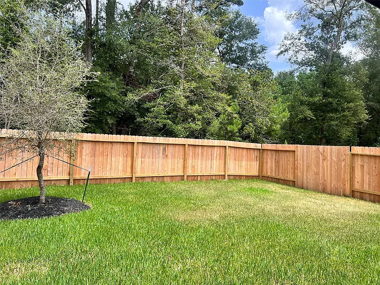 522 Belle Springs Ln — Photo 3
