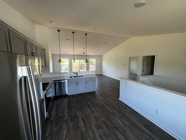 150 Mayfield Dr — Photo 9