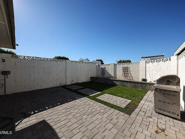 1803 W Maryland Ave — Photo 35