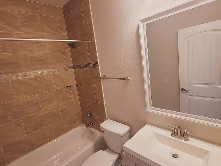 39 Providence Ln #B — Photo 16