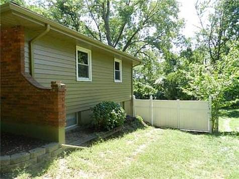 4th image of 805 NE Orchard Dr