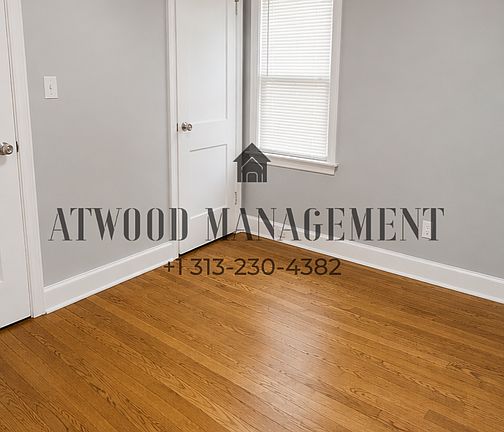 3rd image of 15752 Rutherford St