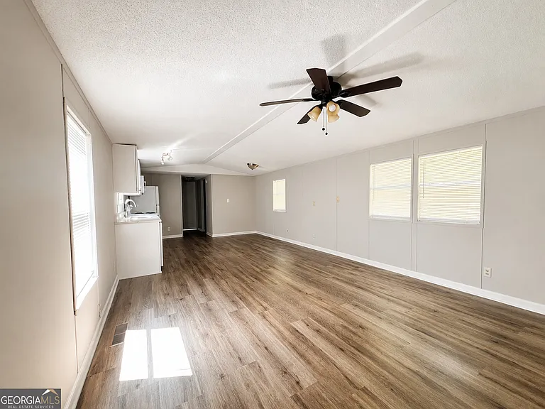 380 Browns Rd — Photo 3