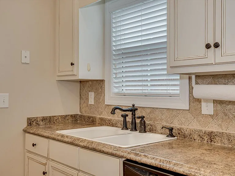 2520 Grier Cir — Photo 14