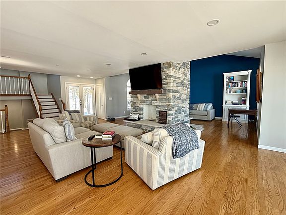 5th image of 868 Latonka Dr