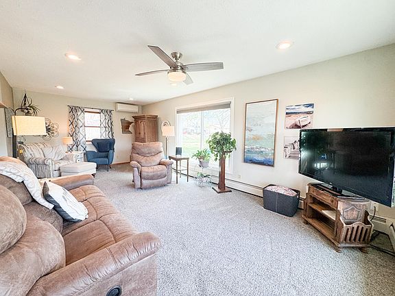 3rd image of 209 2nd St NE