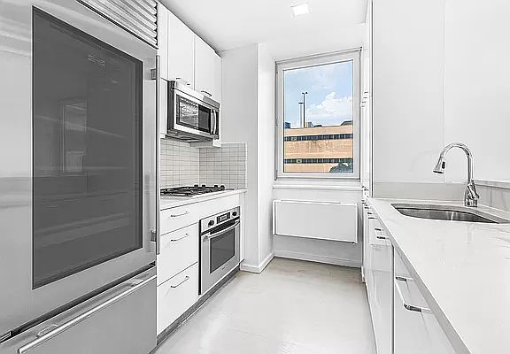 4th image of 635 W 42nd St APT 3F