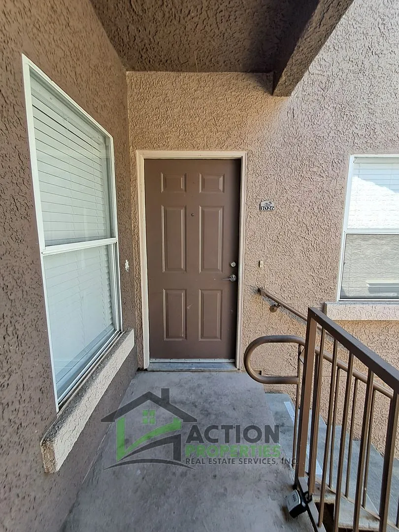 The Villas @ Woodcreek Oaks, 3 Bedroom 2 Bath, 1 Attached Garage, 1 detached Garage, New Paint & ... — Photo 3
