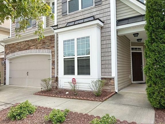 3rd image of 1004 Garden Square Ln