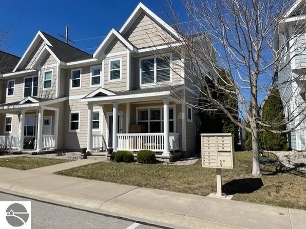 1022 Lake Ridge Dr Unit 4, Traverse City, MI 49684